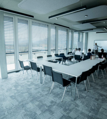 – Perfekter Raum für Brainstorming-Sitzungen, Präsentationen und Workshops